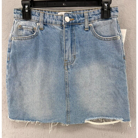 Abound Denim Skirt Womens Sz 26 Mini Jean Light‎ Wash Raw Distressed Hem Pockets - Picture 2 of 9